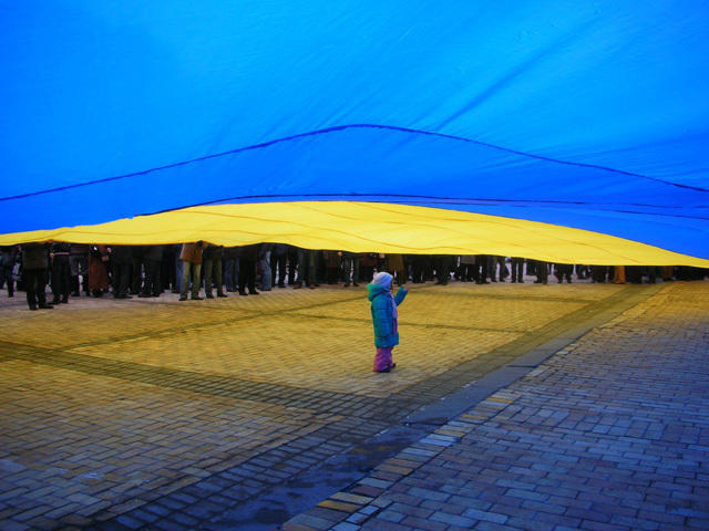 Дитина_під_українським_прапором