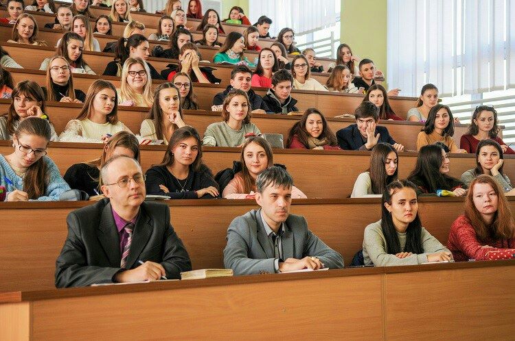 Черкаські студенти приєдналися до всеукраїнського диктант-флешмобу