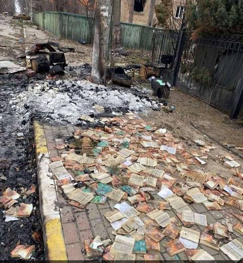 В Ірпені орки спалили тисячі Біблій