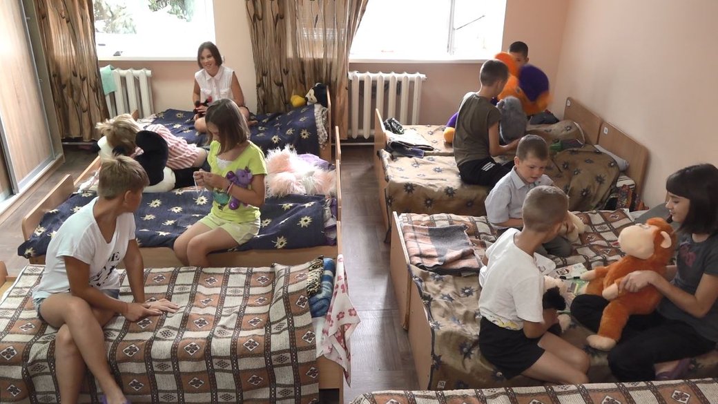 11 людей в одній кімнаті: багатодітна родина переселенців шукає дім на Черкащині