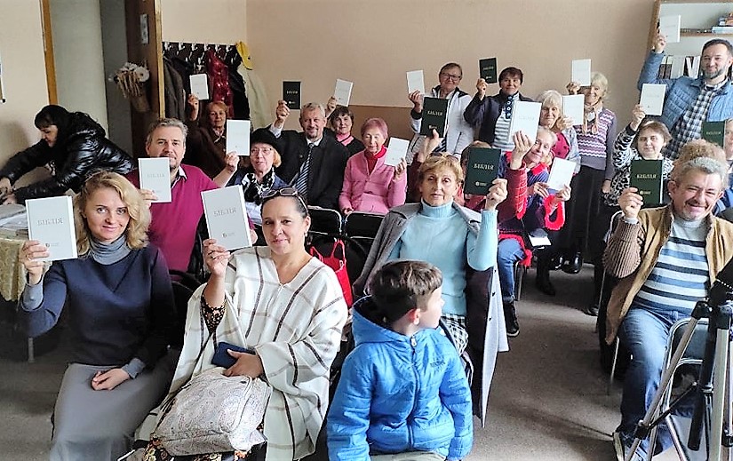 Понад 40 тисяч Біблій отримали українці завдяки проєкту «Біблія для України»