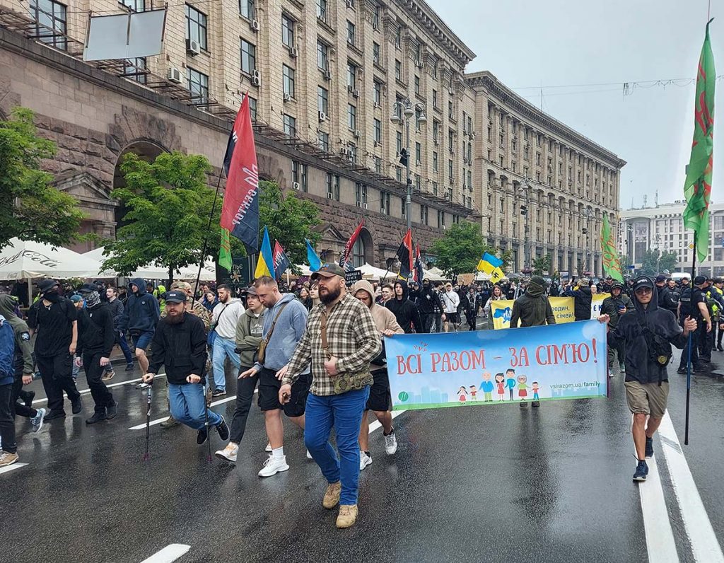 «Марш рівності» у Києві НЕ відбувся. Замість нього – велилюдна хода на захист сім’ї і традиції