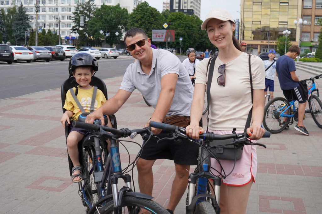 Сотні черкасців проїхали містом у велопробігу, присвяченому сімейним цінностям